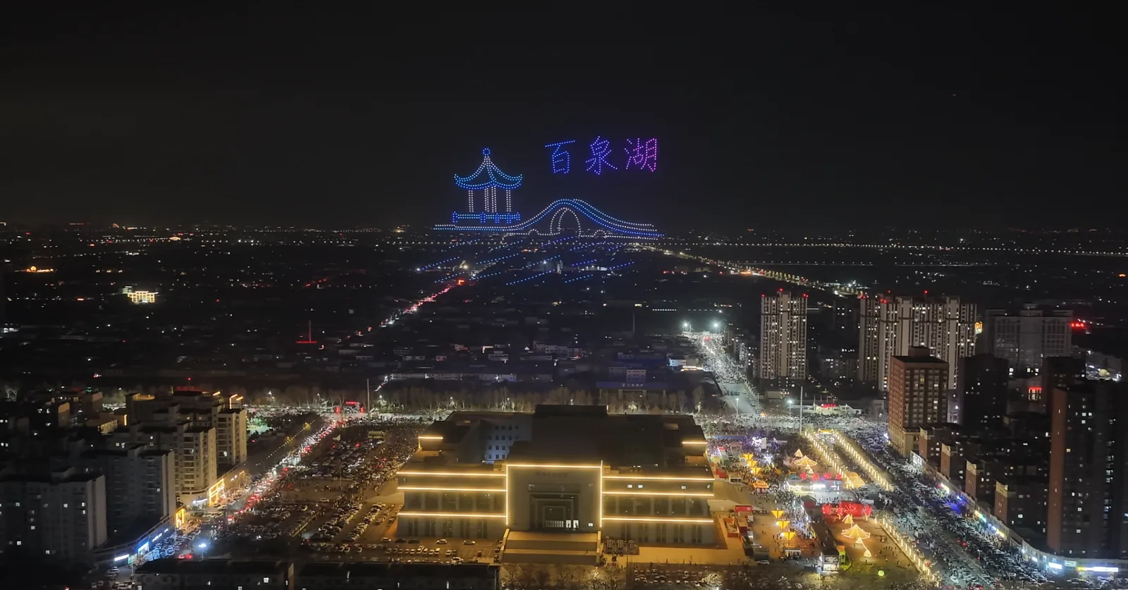 无人机灯光秀不只是好看：编队飞行的技术要点与安全管控